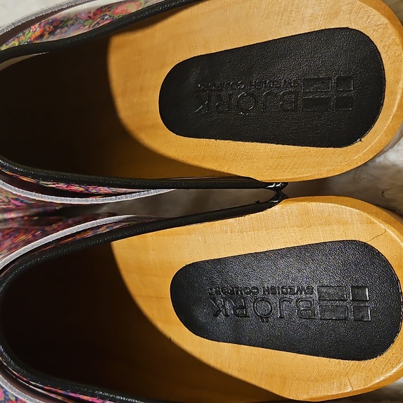 Floral Patterned Women's Clogs - Picture 5 of 10